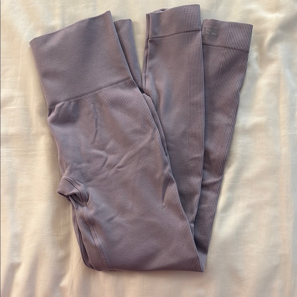 Set Active Ribbed Set in Lavender - Picture 3 of 4